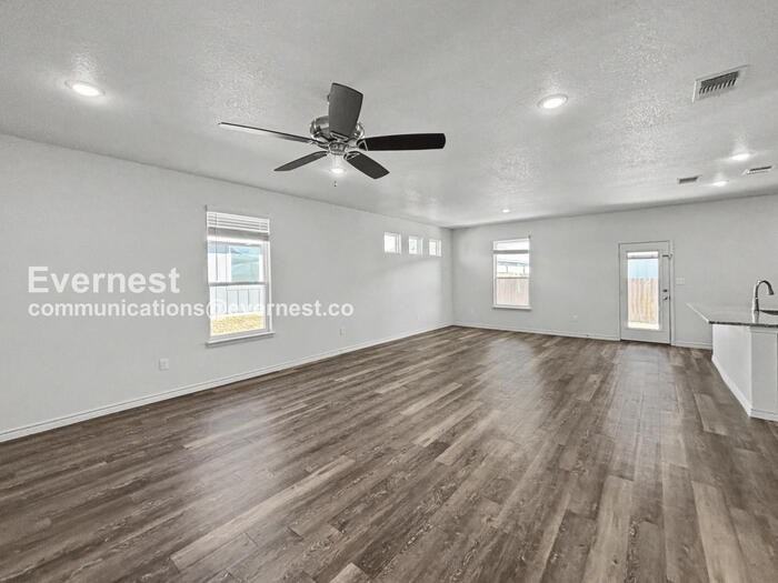 702 Freedom Cir - Photo 5 of 25