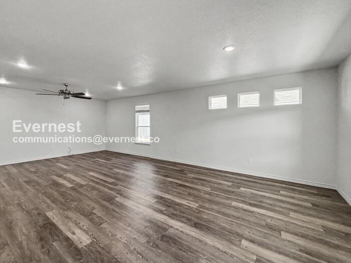 702 Freedom Cir - Photo 6 of 25