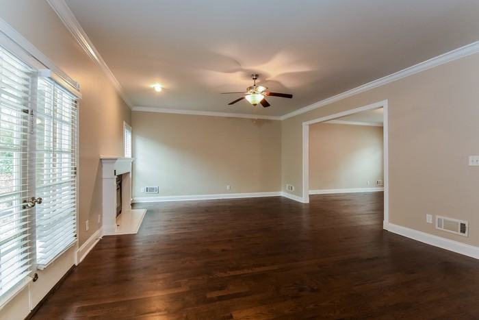 100 Marsh Glen Pt - Photo 4 of 16