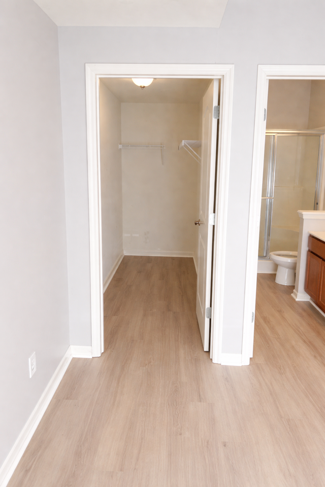 6421 Brookfield Court Dr #105 - Photo 7 of 8