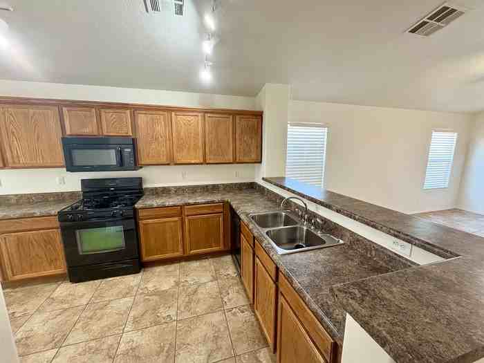 7142 W Beverly Rd - Photo 4 of 27