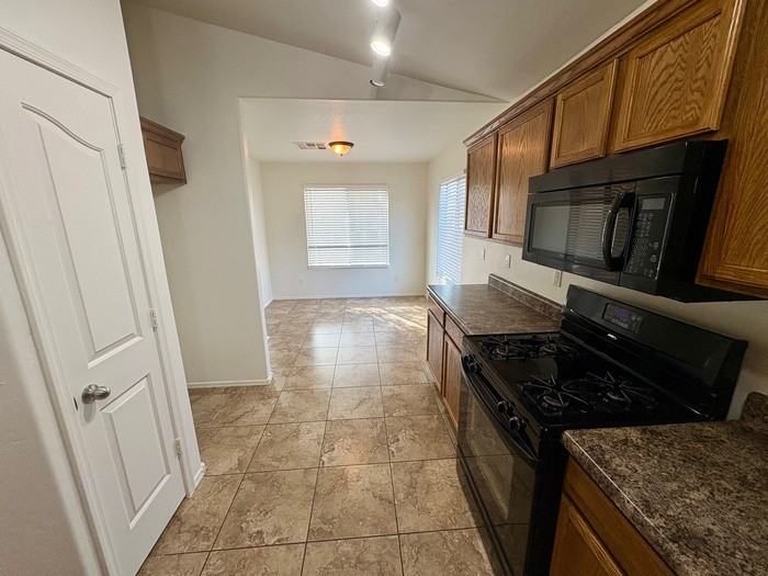 7142 W Beverly Rd - Photo 6 of 27