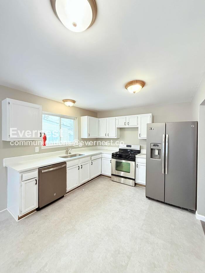 23569 Stewart Ave - Photo 2 of 26