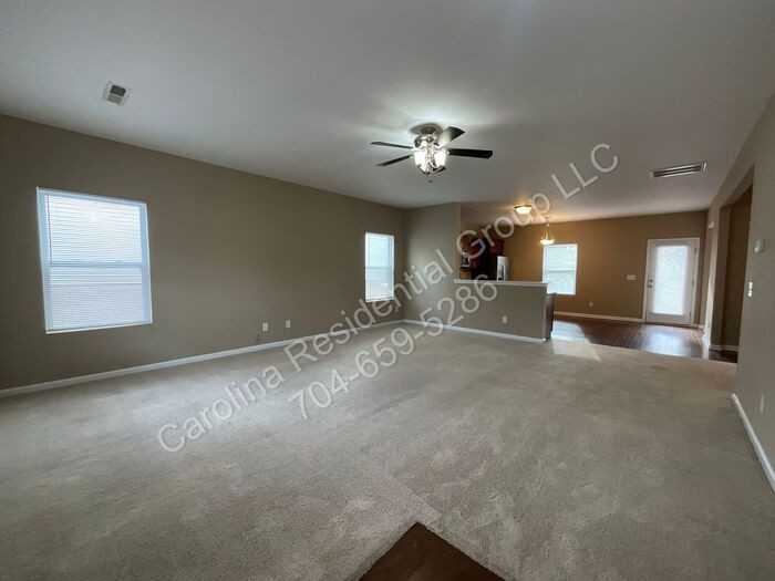 3830 Broadview Ln - Photo 2 of 21