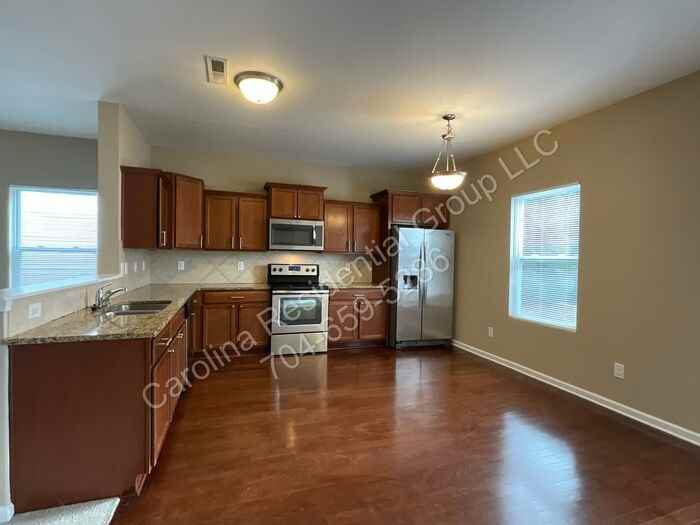 3830 Broadview Ln - Photo 4 of 21