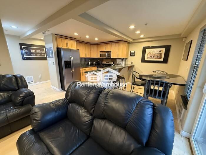 6514 Phinney Ave N #C - Photo 3 of 24