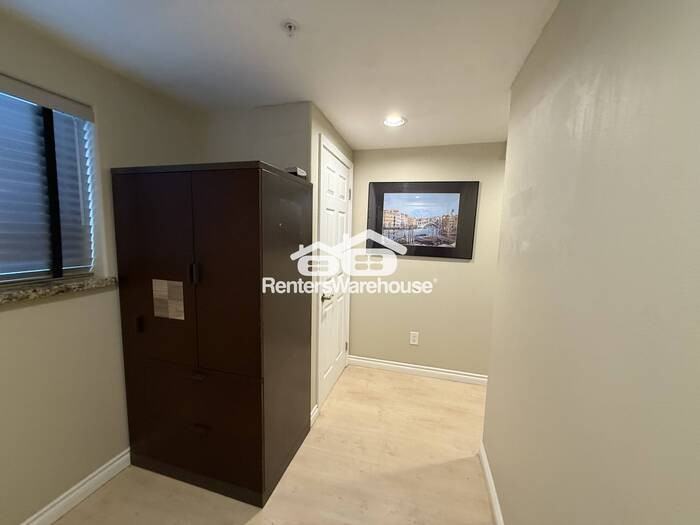 6514 Phinney Ave N #C - Photo 4 of 24