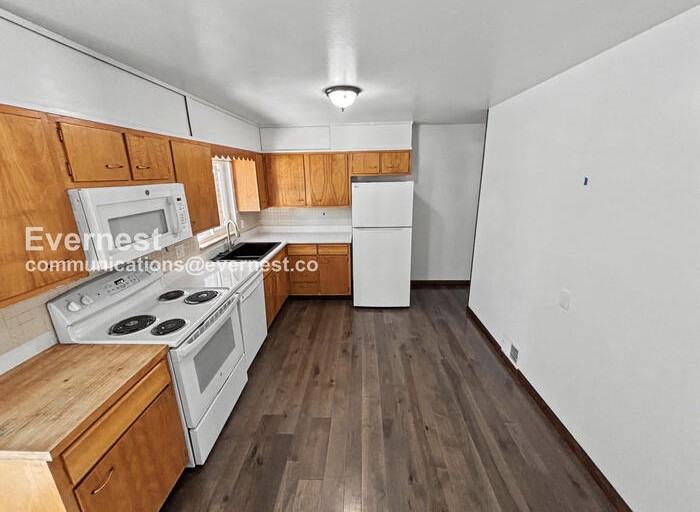 6822 Moore St - Photo 2 of 26