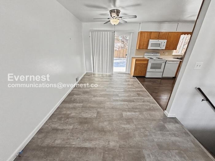 6822 Moore St - Photo 3 of 26