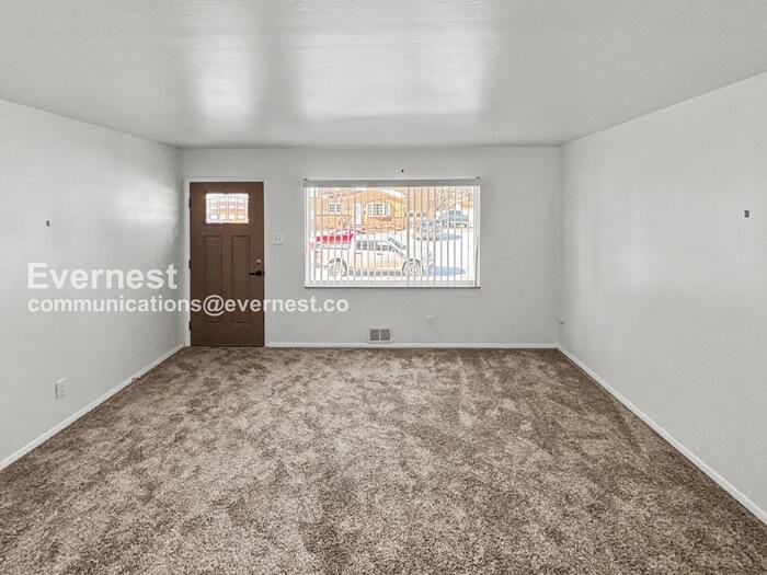 6822 Moore St - Photo 4 of 26