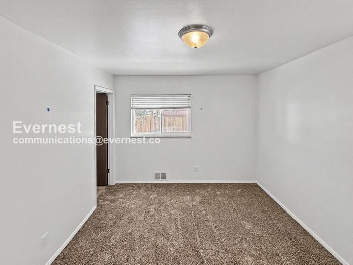 6822 Moore St - Photo 7 of 26