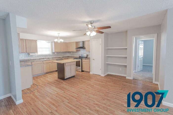 516 Saint Charles Cir - Photo 7 of 28