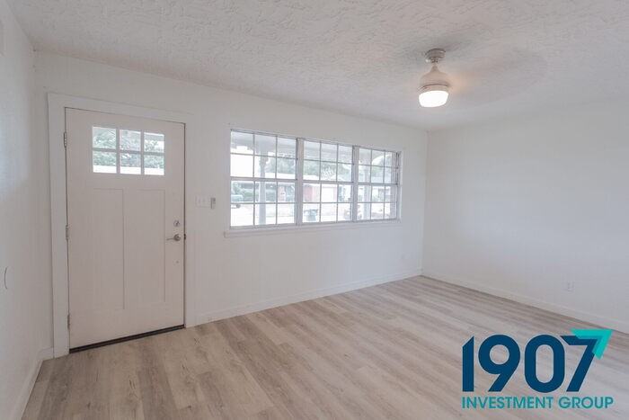 730 Barbour Ave - Photo 4 of 25