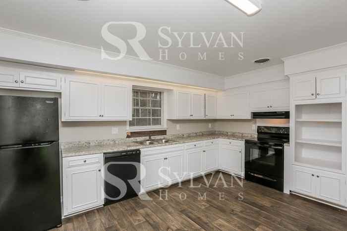 5819 Kings Pl - Photo 4 of 16