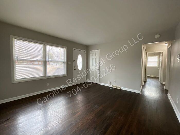 1624 Eastway Dr - Photo 3 of 16