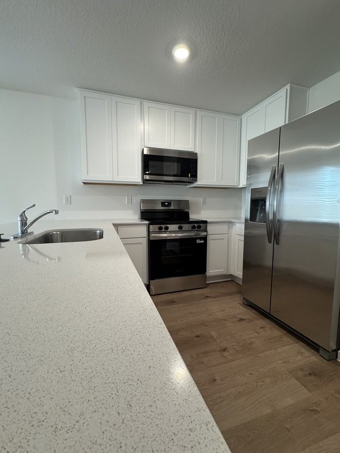 3942 Lombard St - Photo 2 of 37