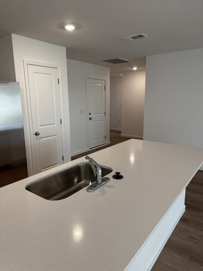 3942 Lombard St - Photo 6 of 37