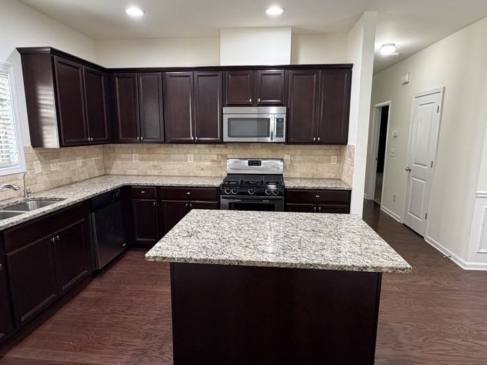 308 Privet Cir - Photo 3 of 17