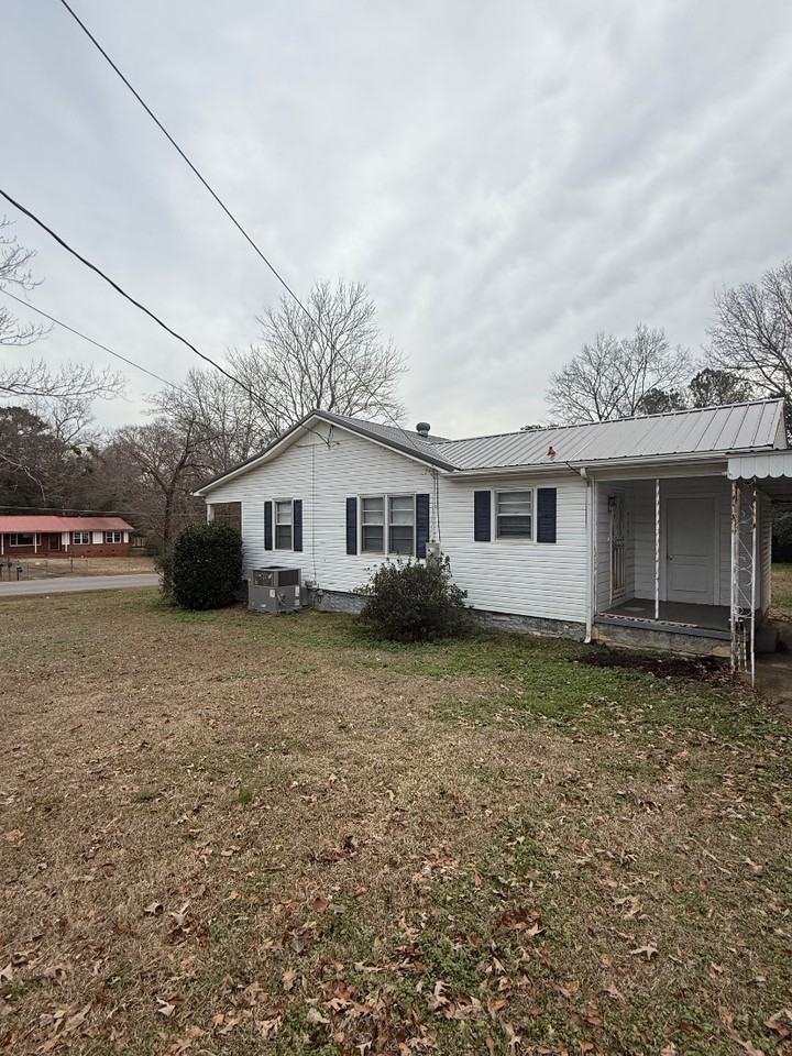 1300 Woodland Dr - Photo 3 of 20