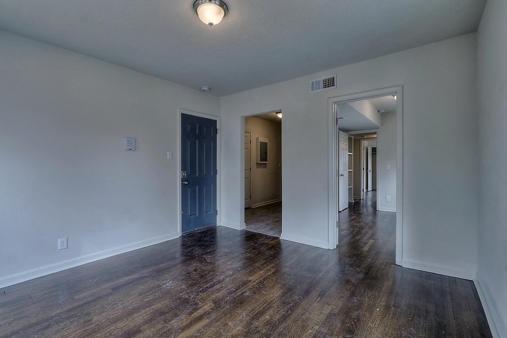 2912 Lockridge Avenue, - Photo 2 of 10