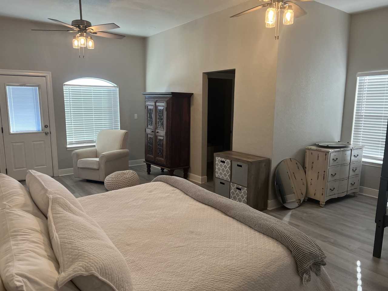 850 Bluffview Dr - Photo 3 of 11