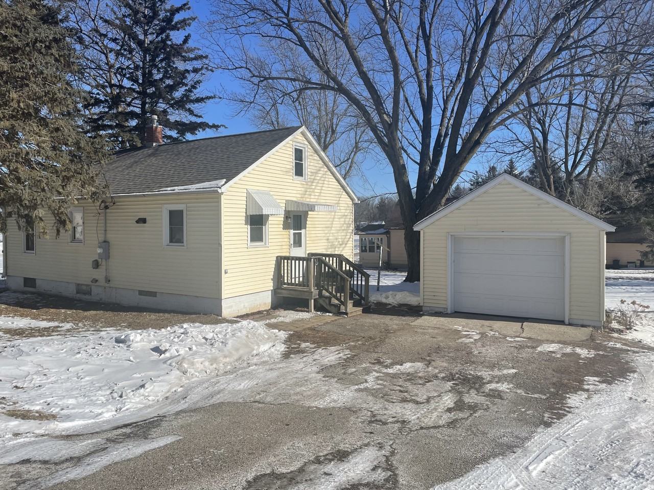 207 Frank Ave Nw #NA - Photo 2 of 17