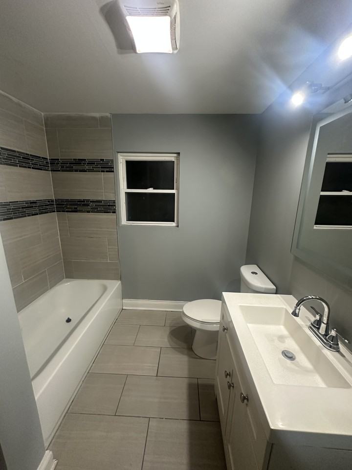 8053 S Champlain Ave #1 - Photo 4 of 8