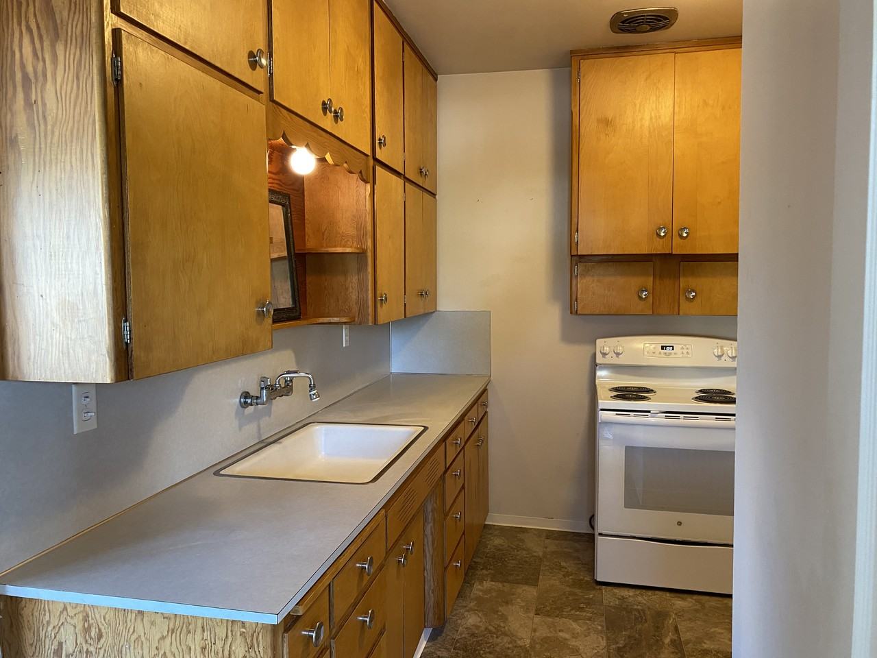 927 Kincaid Ave #6 - Photo 3 of 13