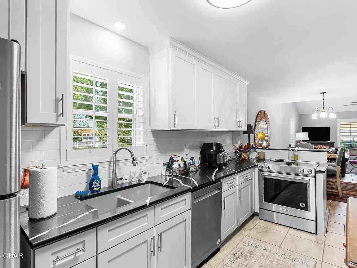 4036 Woodridge Rd - Photo 2 of 14