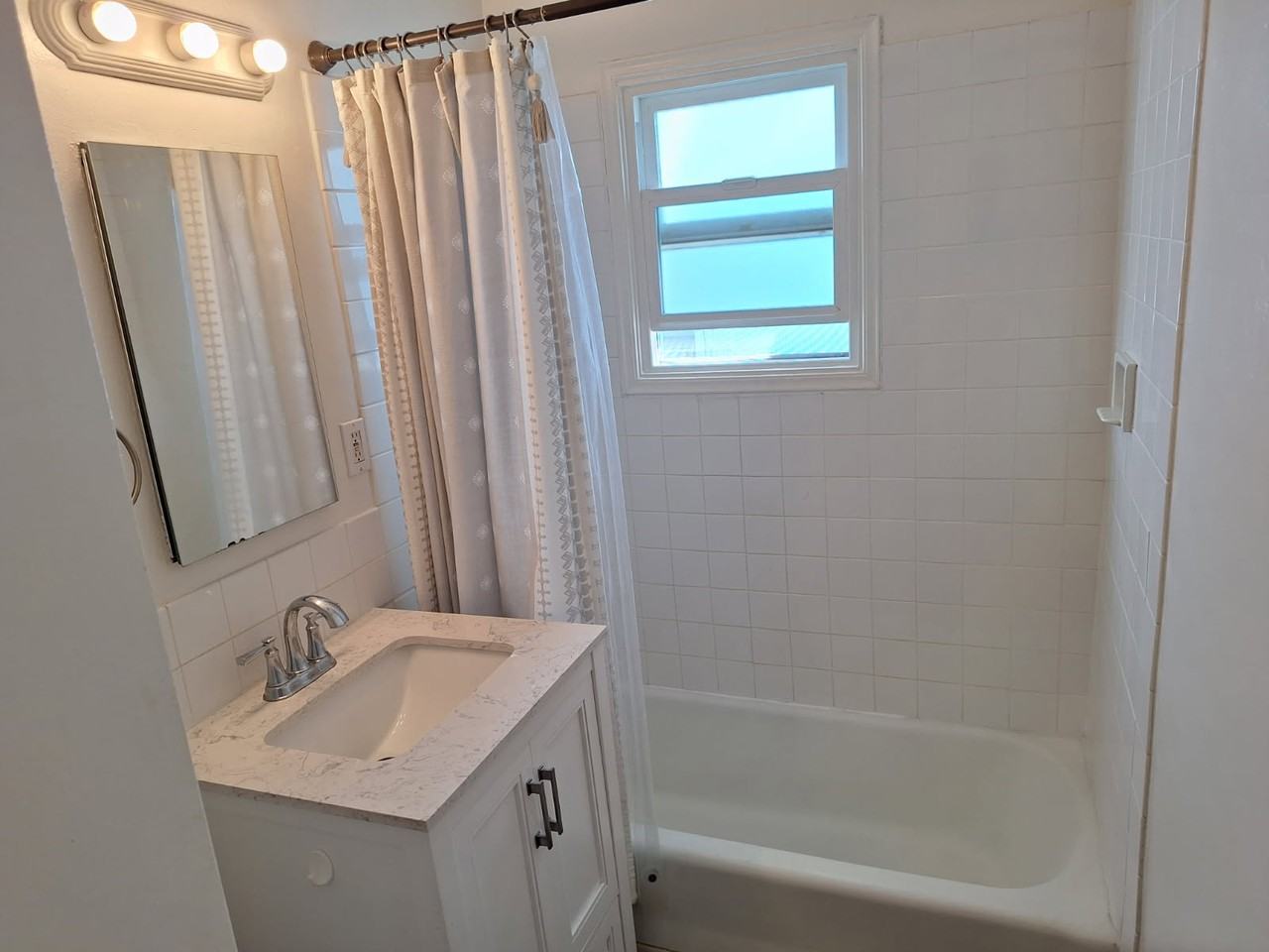 2608 W Carson St #NA - Photo 3 of 9