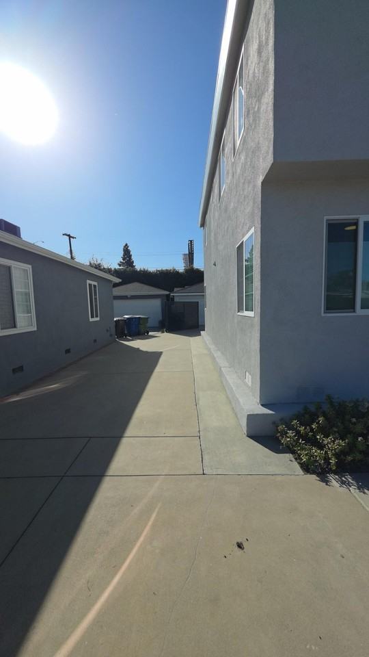 15216 Morrison St #NA - Photo 2 of 5