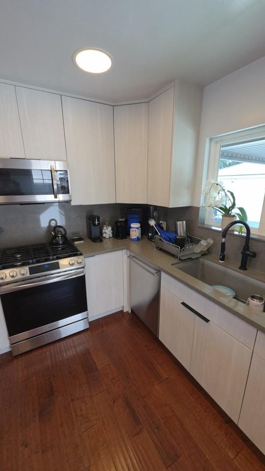 15216 Morrison St #NA - Photo 5 of 5