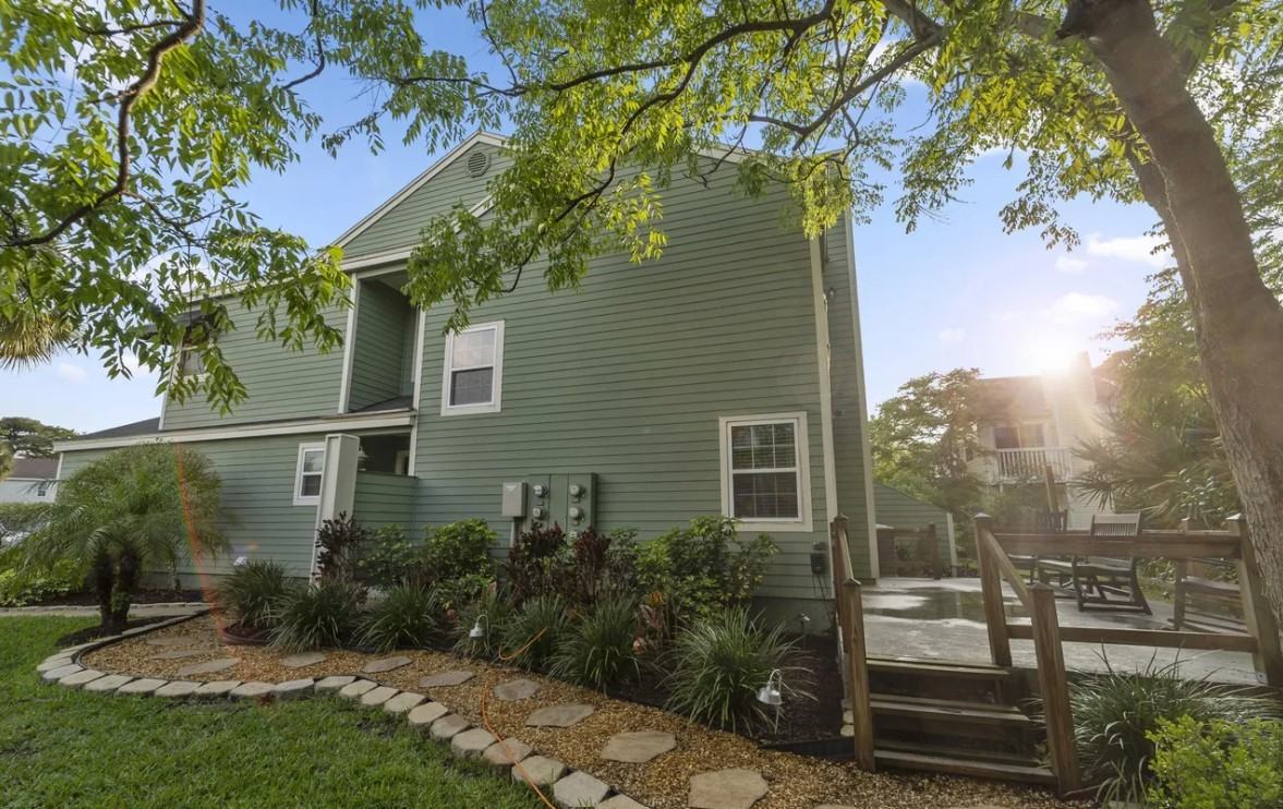 1442 Spindrift Cir E - Photo 2 of 16