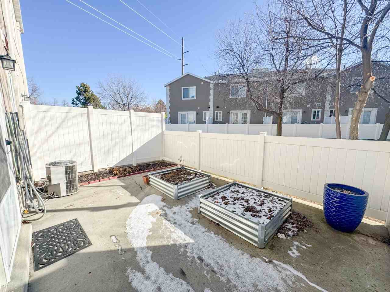 52 Kensington Pl - Photo 3 of 20