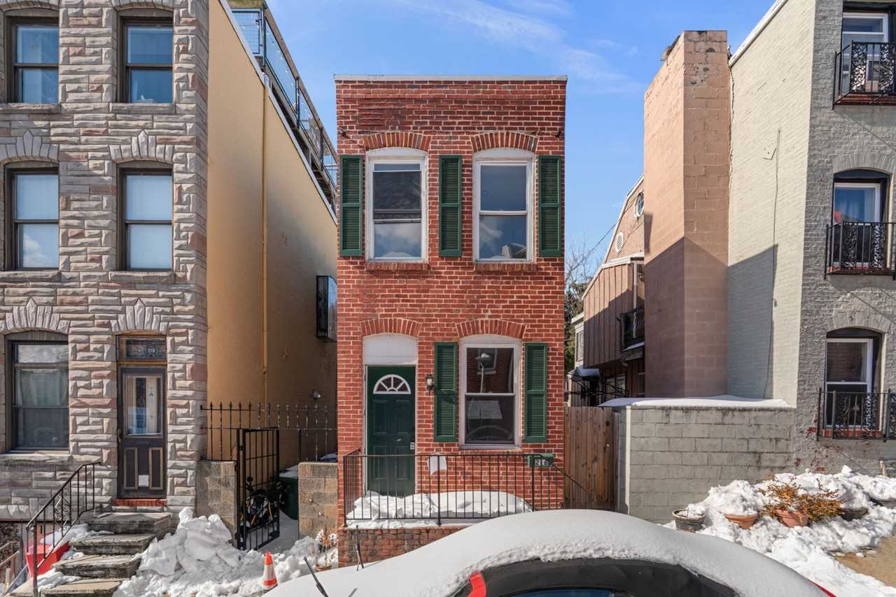 216 S Castle St - Photo 3 of 16