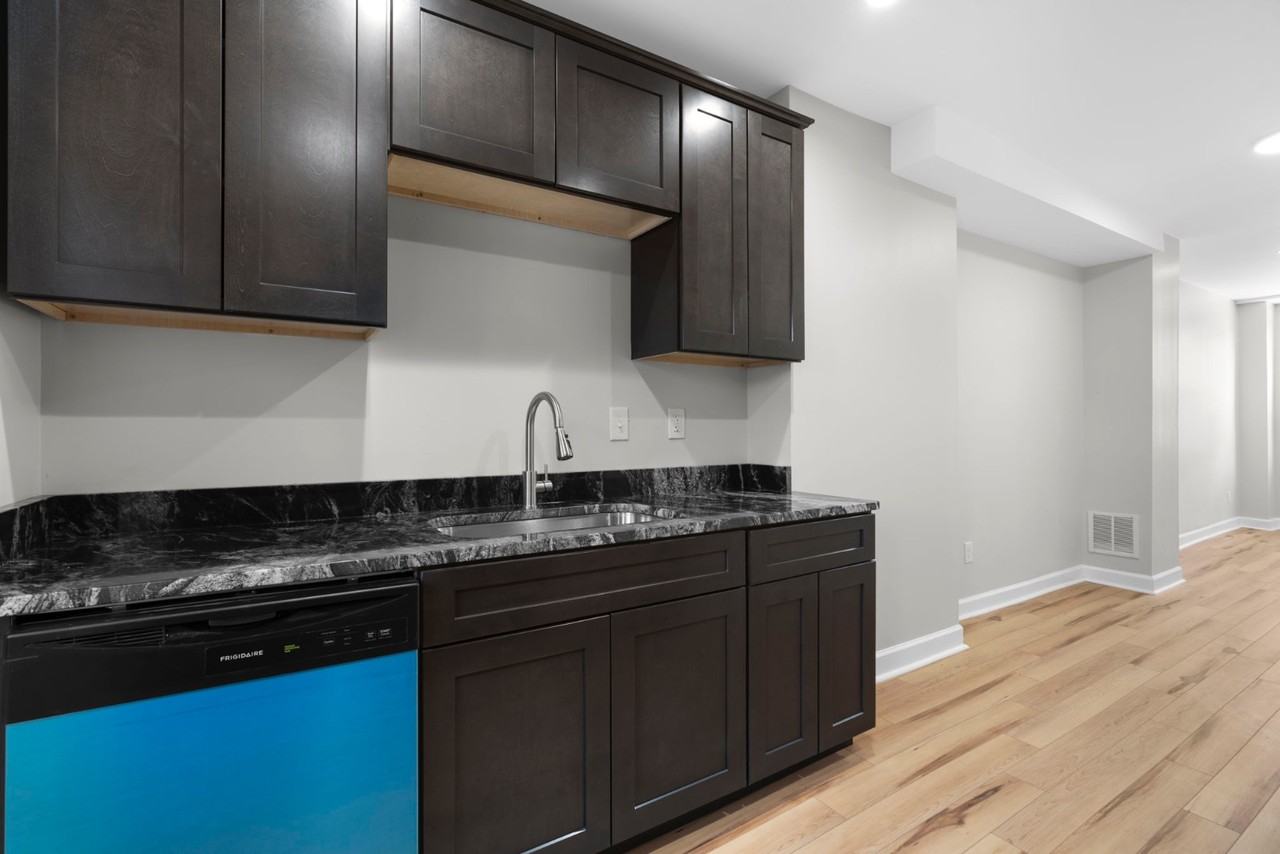 216 S Castle St - Photo 4 of 16