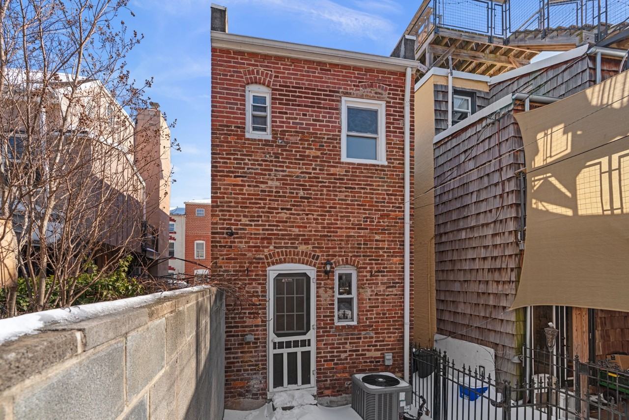 216 S Castle St - Photo 7 of 16