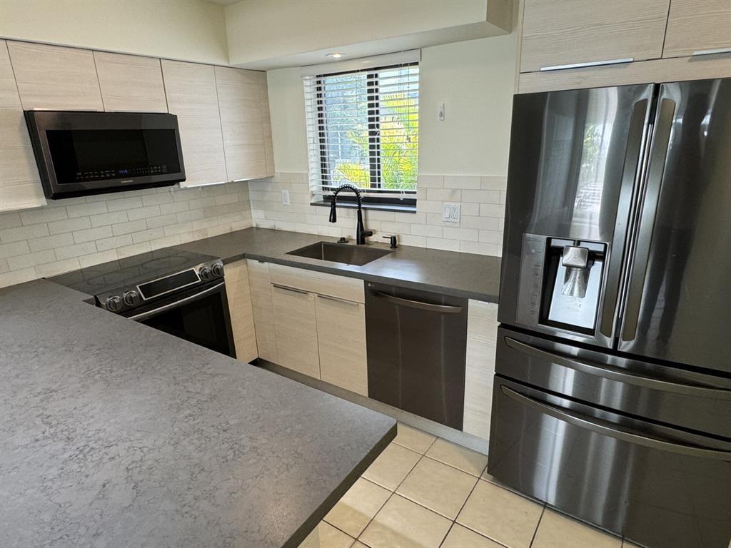 1101 Ne 18th Ct #1 - Photo 2 of 12