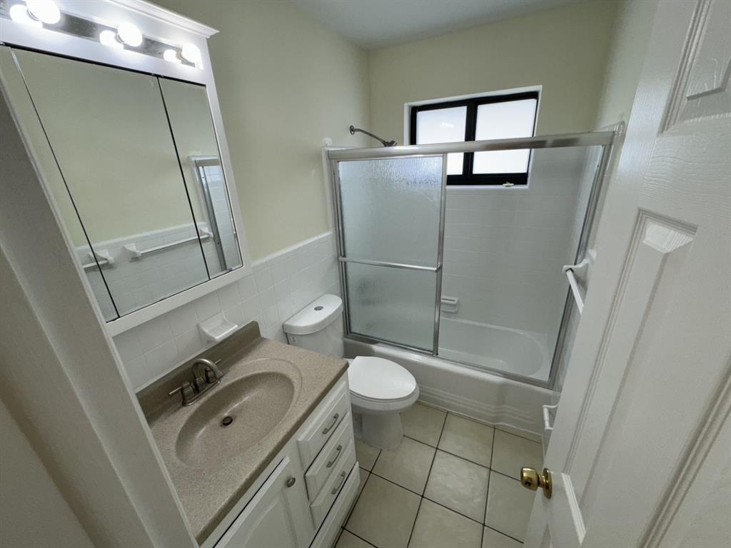 1101 Ne 18th Ct #1 - Photo 3 of 12