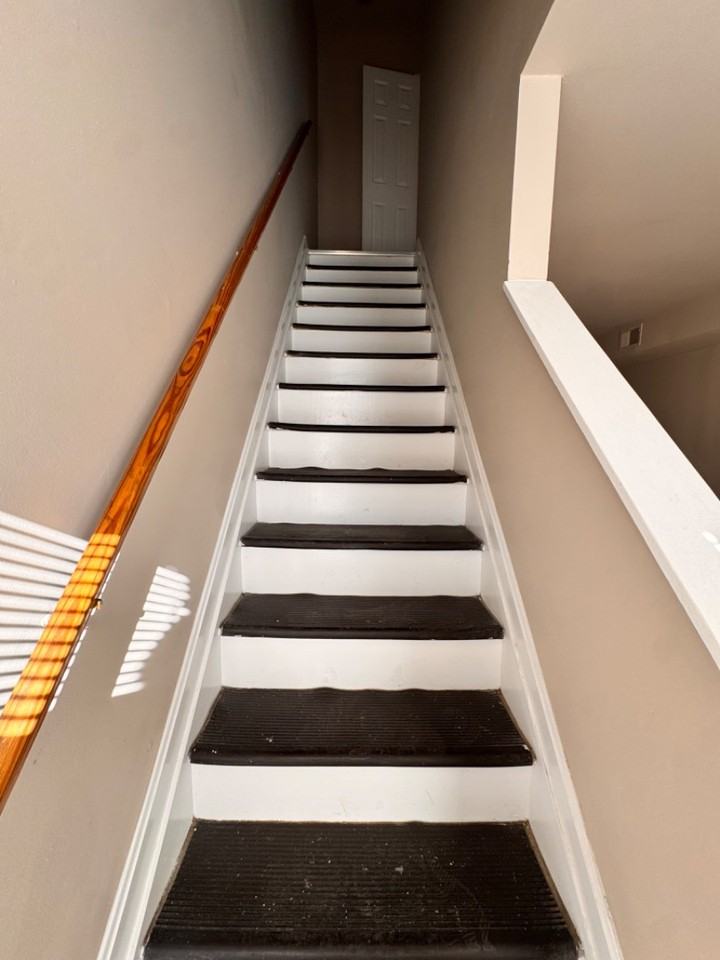 1020 Bennett Pl - Photo 5 of 19