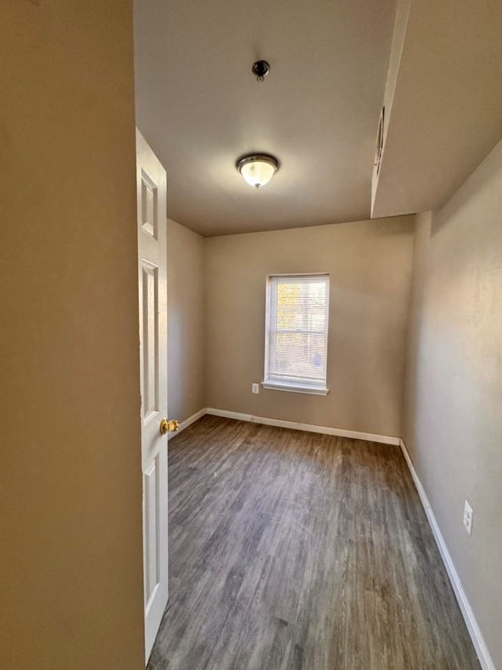 1020 Bennett Pl - Photo 7 of 19