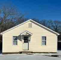 featured image of 611 School Ave