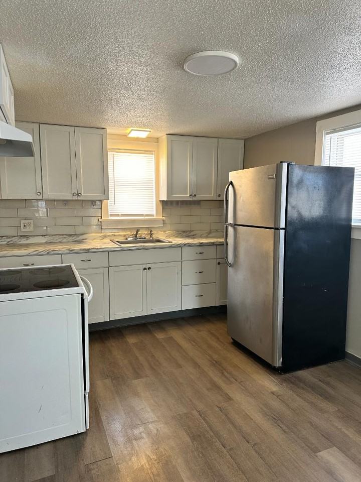 611 School Ave - Photo 6 of 14