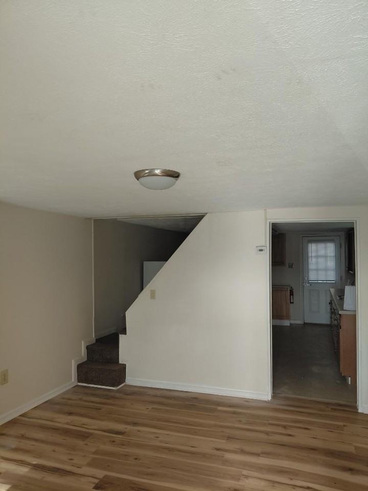 6 W First St - Photo 4 of 11