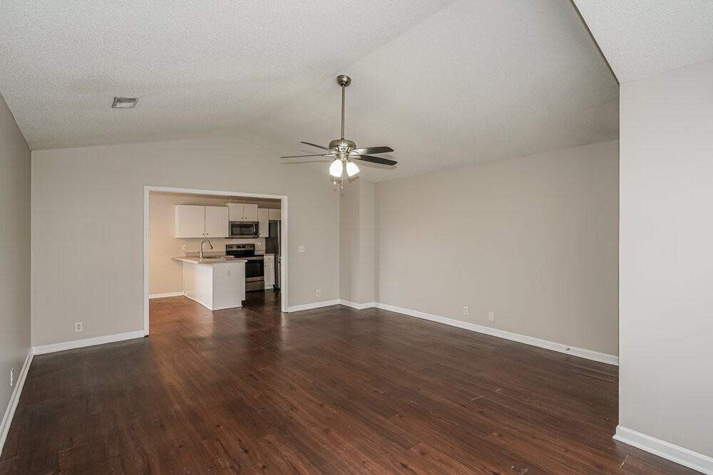 5039 Boyd Dr - Photo 4 of 16