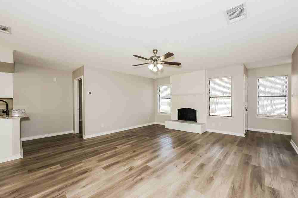 3713 Longstraw Dr - Photo 3 of 16