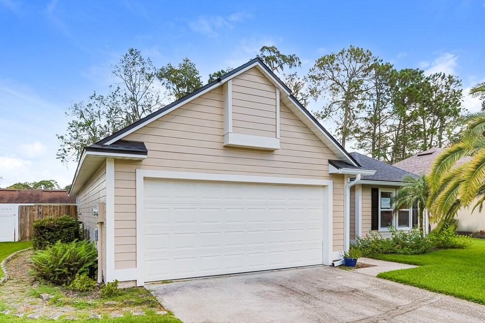 11059 Ridge Point Dr - Photo 3 of 16