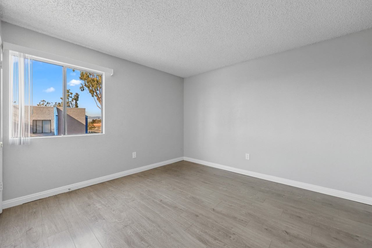 2970 Canyon Crest Dr #70-11 - Photo 4 of 5