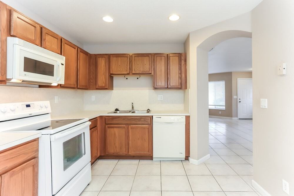 6168 Whalton St - Photo 5 of 15