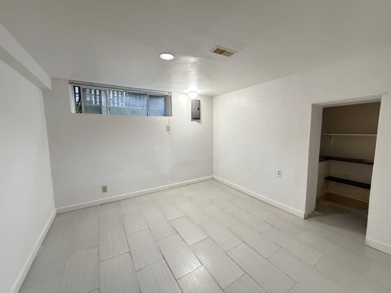 2572 East 54th Avenue - Photo 3 of 7